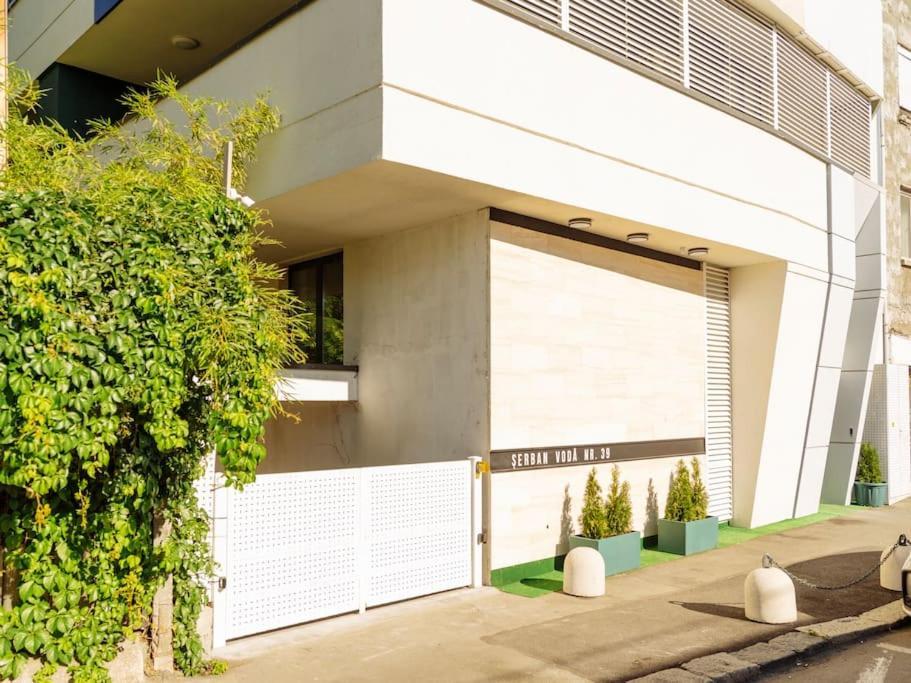 Apartment 5 - New Building & Parking *