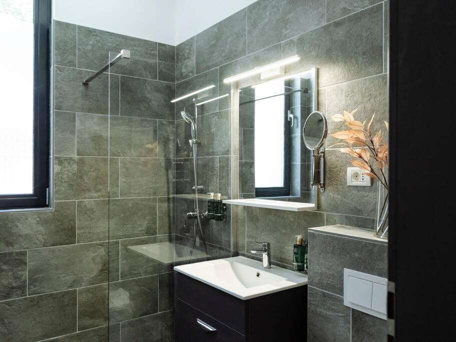 5 - New Building & Parking Apartment Bucharest